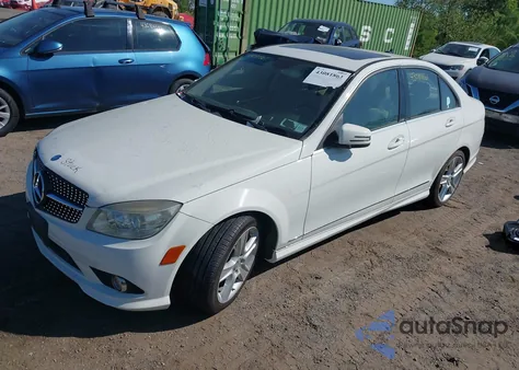 2010 Mercedes-Benz C 300 Luxury 4Matic/Sport 4Matic из США, поврежденный, VIN WDDGF8BB4AR101538